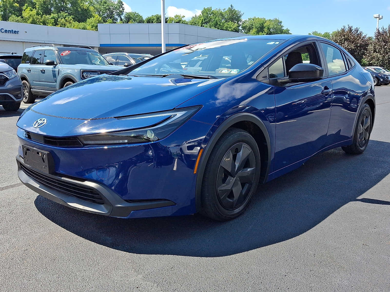 Used 2025 Toyota Prius LE FWD image 3