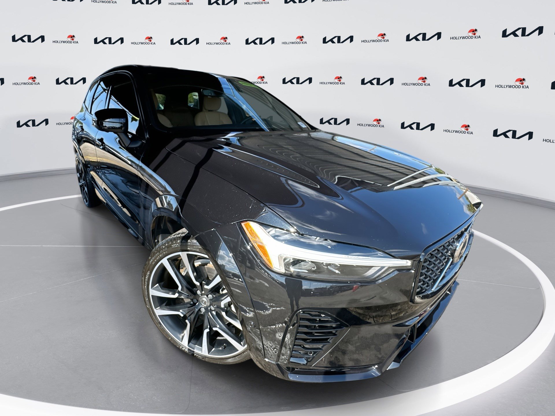 Used 2024 Volvo XC60 T8 Ultimate w/ Protection Package Premier image 1