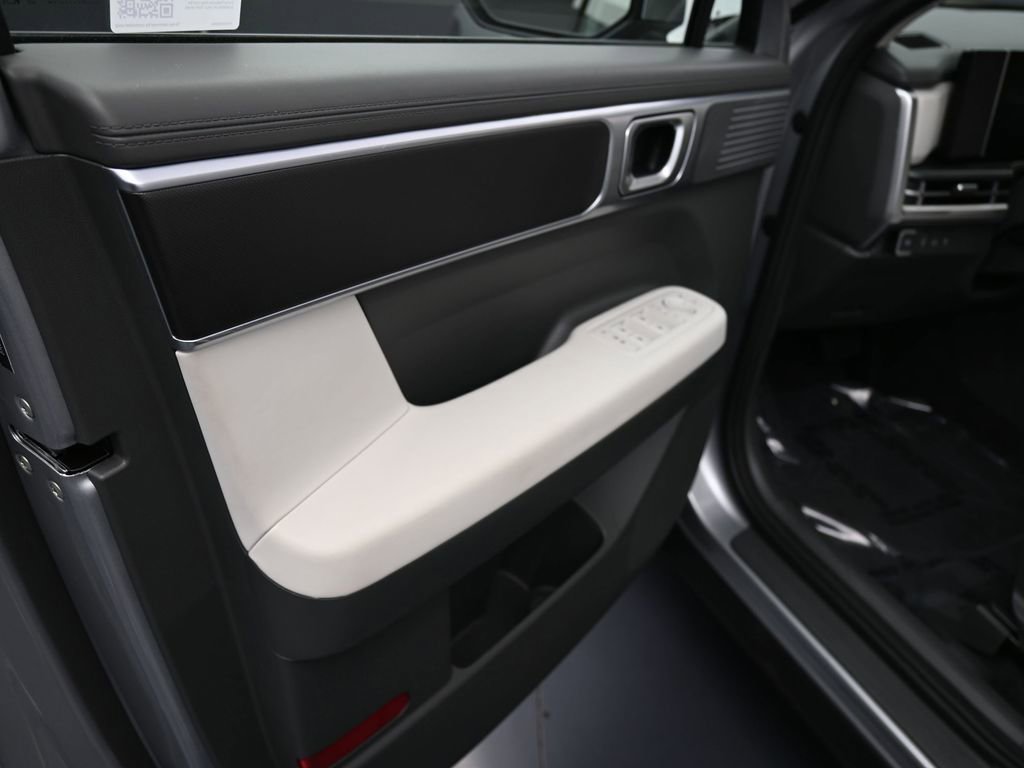 Certified 2025 Hyundai Santa Fe SE image 13