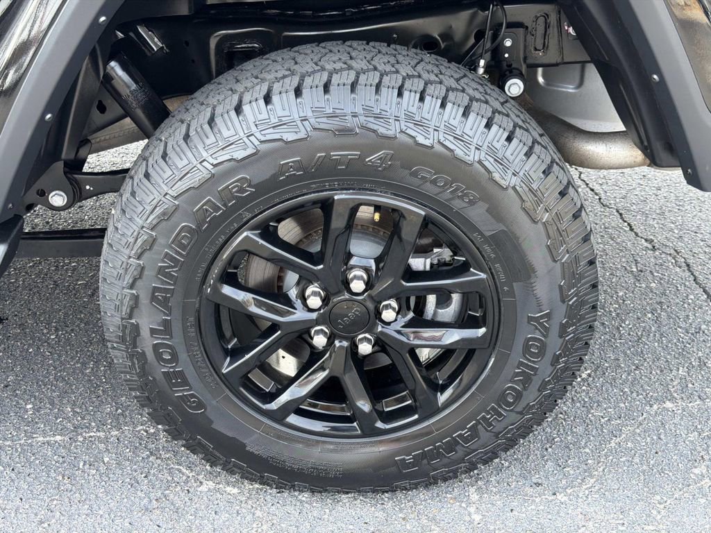 Used 2022 Jeep Gladiator Sport image 11