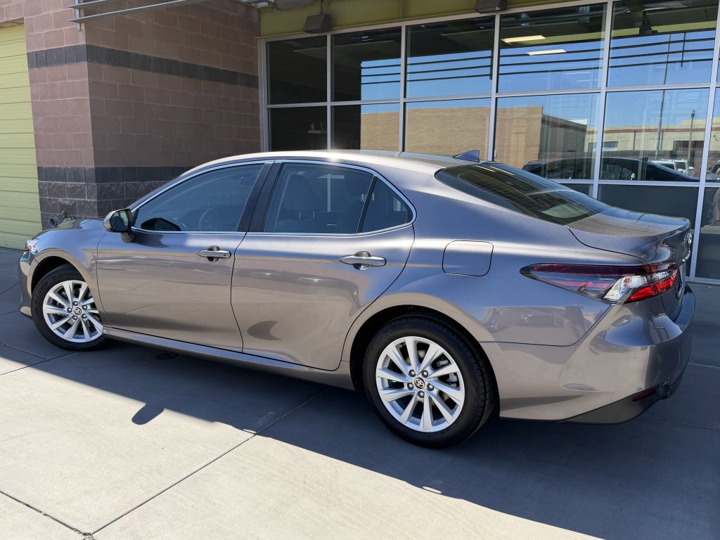 Used 2021 Toyota Camry LE image 5