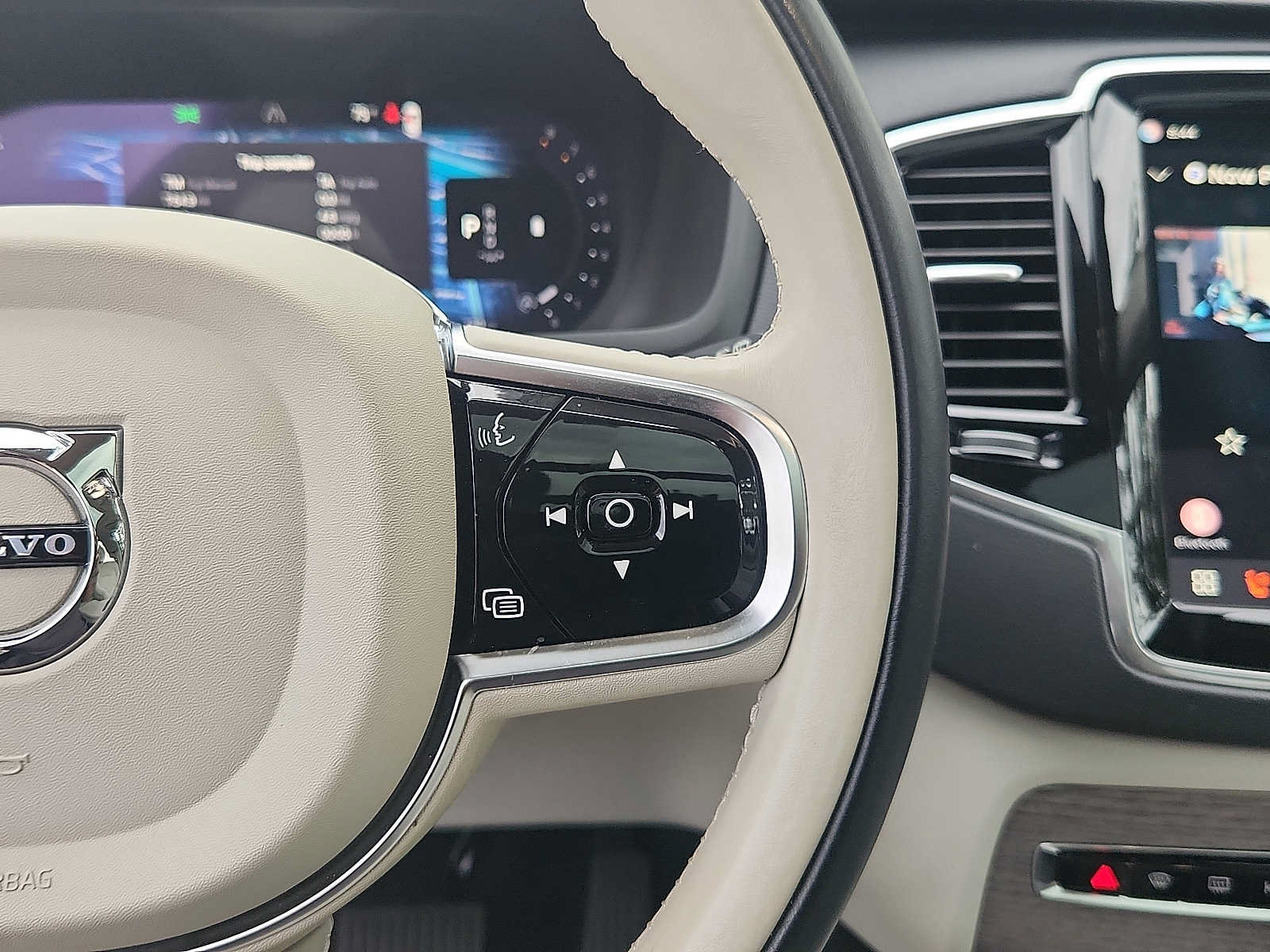 Certified 2024 Volvo XC90 B5 Plus w/ Protection Package Premier AWD/4WD image 21