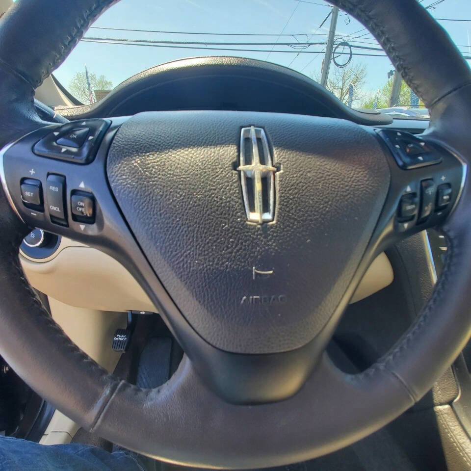 Used 2013 Lincoln MKS AWD image 15