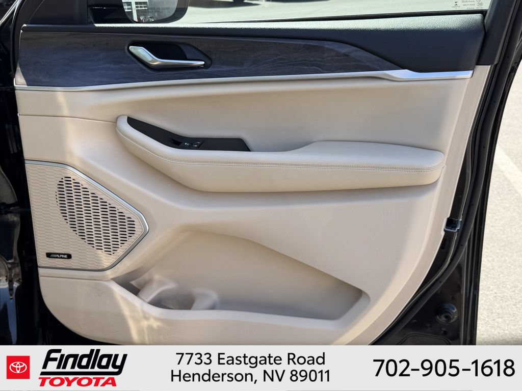 Used 2021 Jeep Grand Cherokee L Limited AWD/4WD image 17