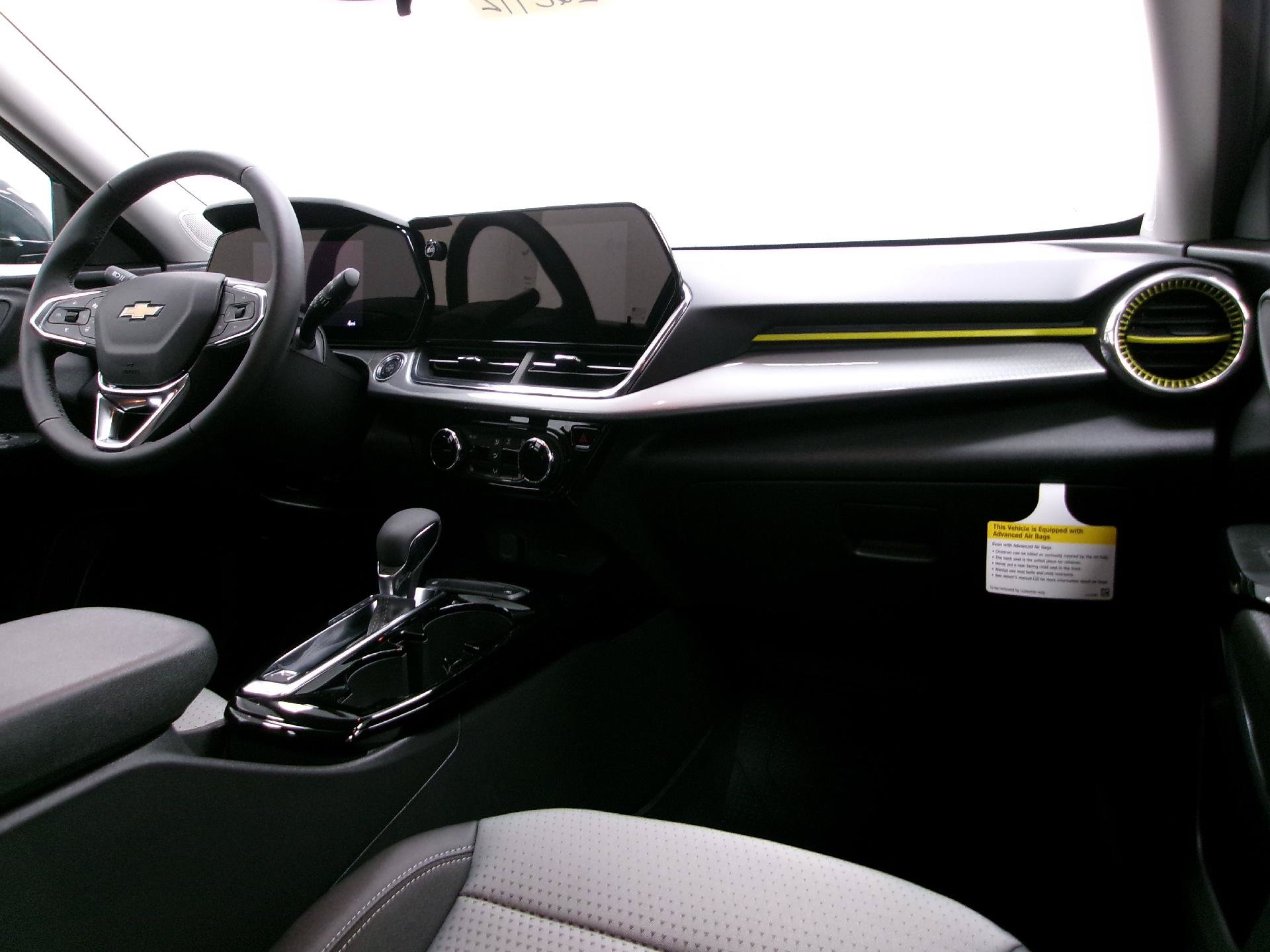 New 2026 Chevrolet Trax LT w/ Driver Confidence Package FWD image 3