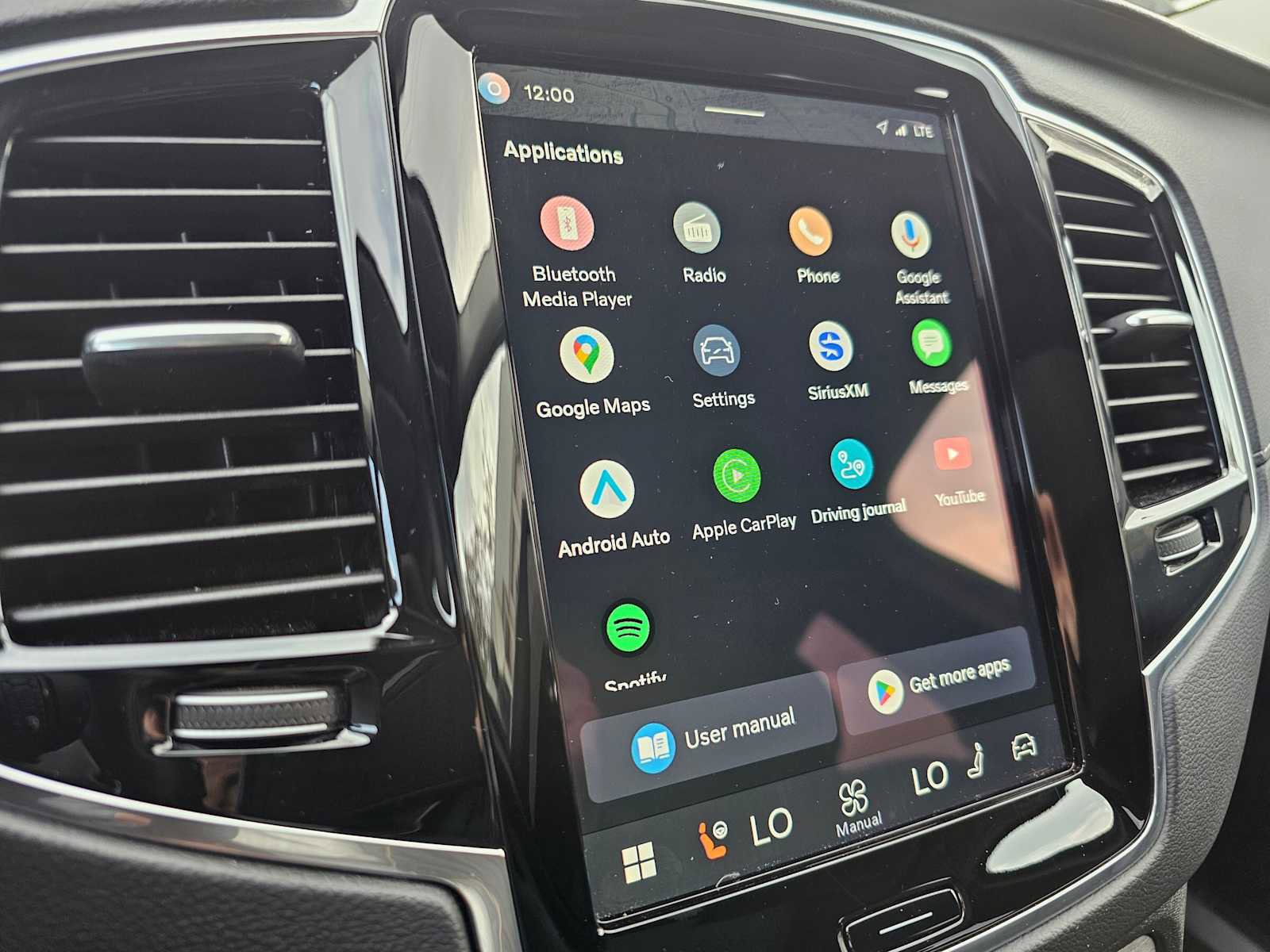 Certified 2024 Volvo XC90 B6 Ultimate w/ Protection Package Premier image 39