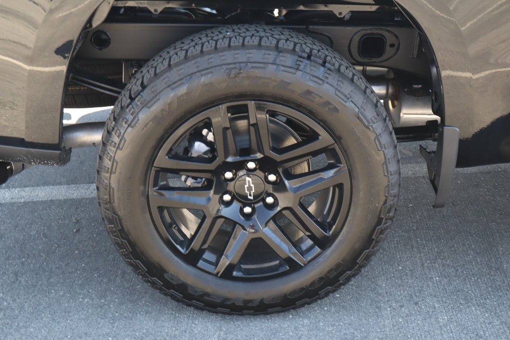 New 2026 Chevrolet Silverado 1500 Custom w/ Turbomax Blackout Package AWD/4WD image 14