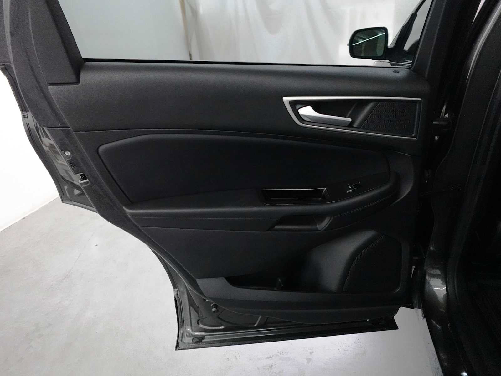 Used 2019 Ford Edge SEL w/ Equipment Group 201A AWD/4WD image 23