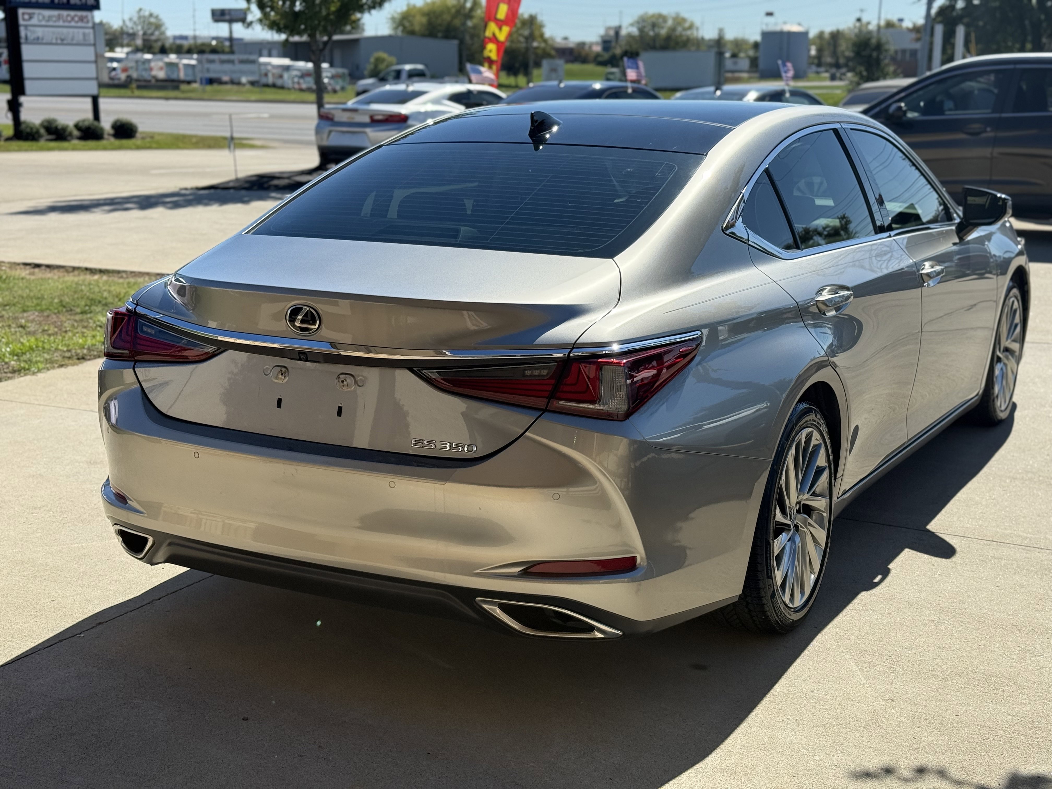 Used 2019 Lexus ES 350 Ultra Luxury image 7