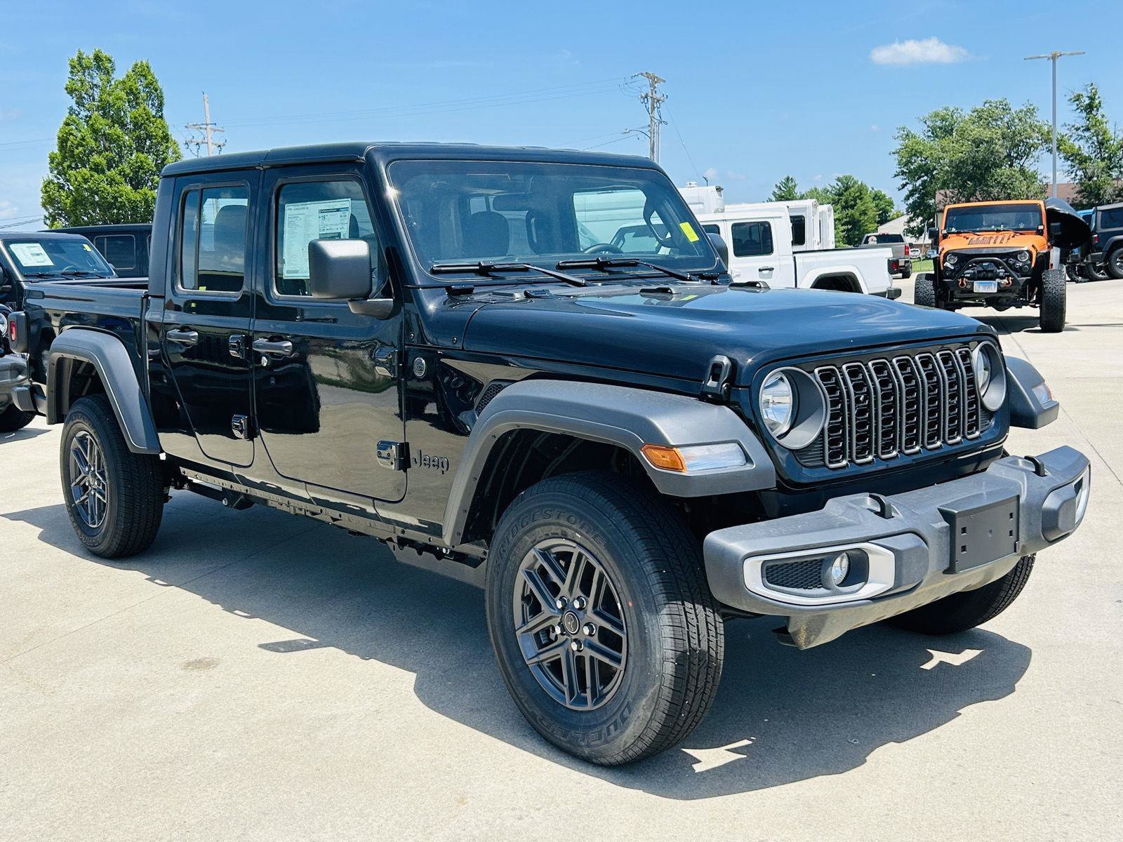 New 2026 Jeep Gladiator Sport AWD/4WD image 2