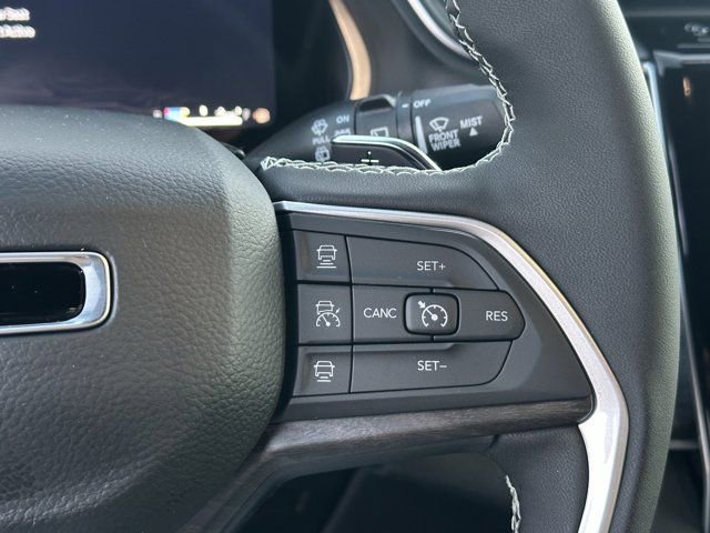 New 2025 Jeep Grand Cherokee Limited w/ Black Appearance Package image 27