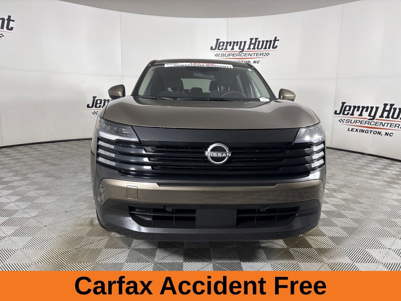 Used 2025 Nissan Kicks SV image 3