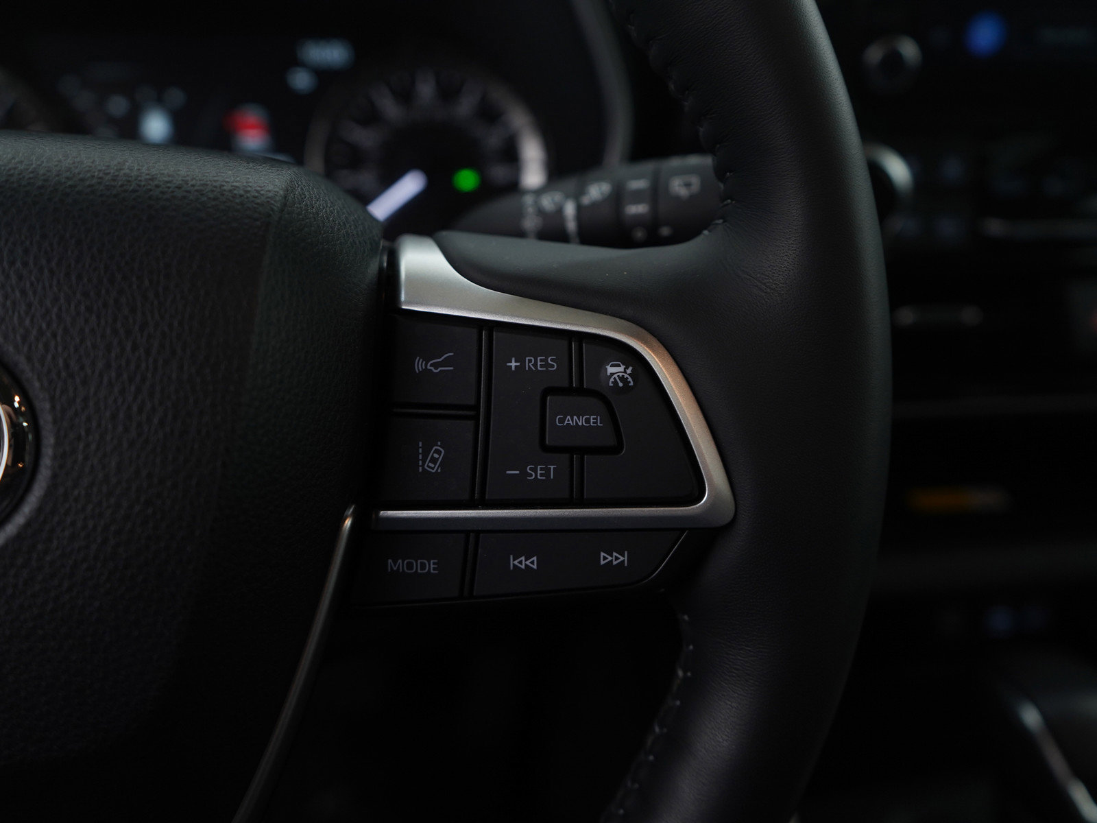 Used 2023 Toyota Highlander XLE image 18