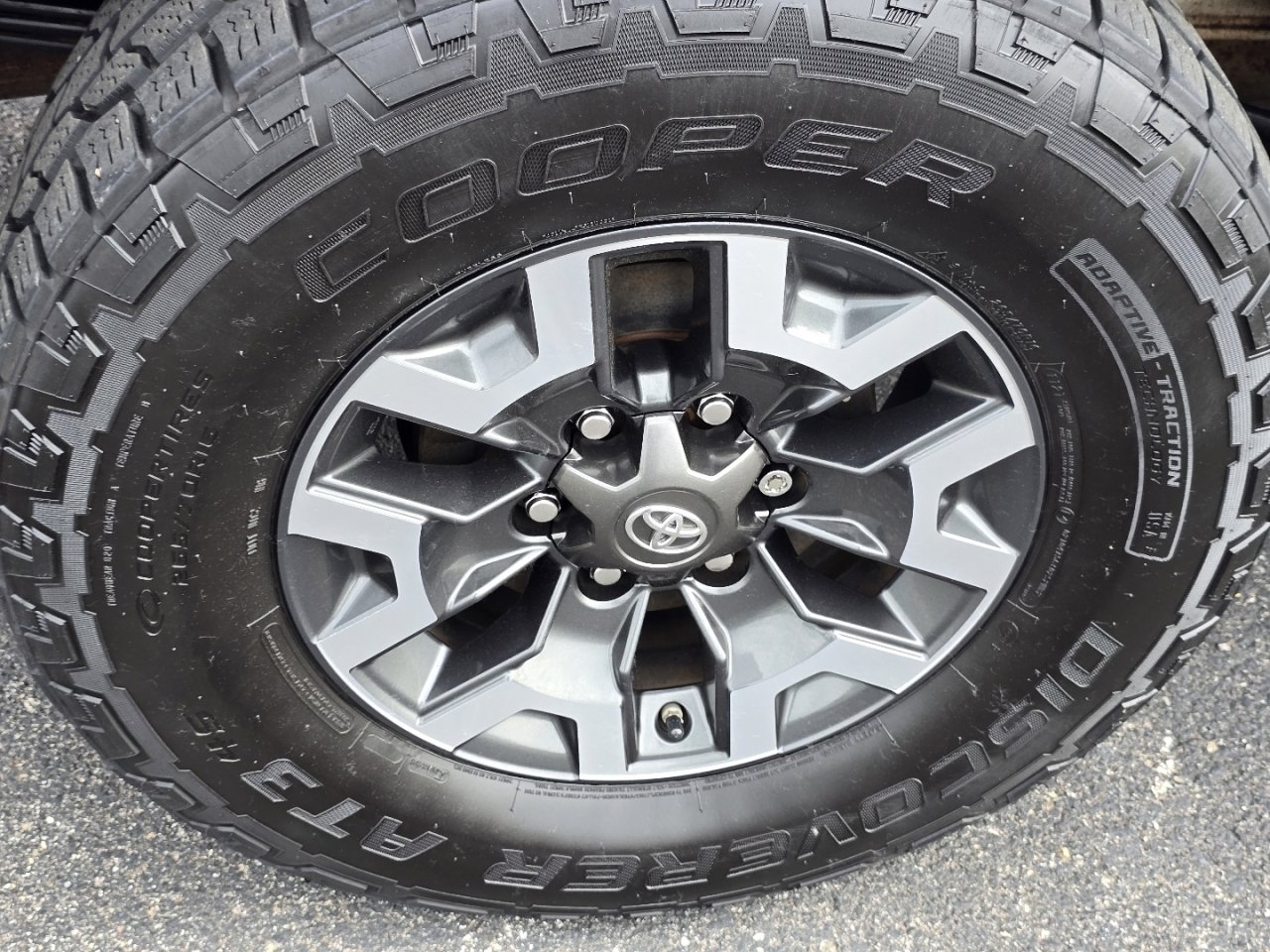 Used 2019 Toyota Tacoma TRD Off-Road AWD/4WD image 9