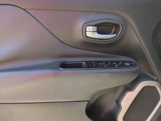 Used 2015 Jeep Renegade Limited image 8