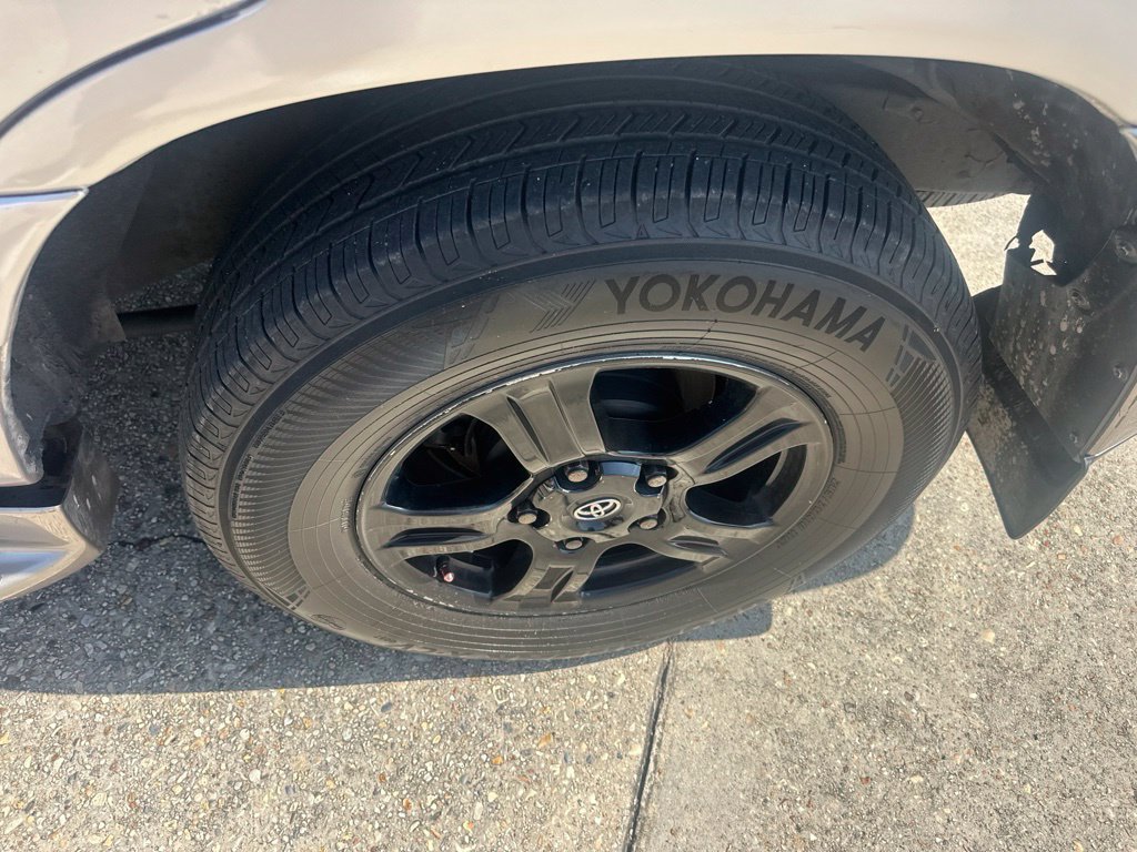 Used 2000 Toyota Land Cruiser AWD/4WD image 18