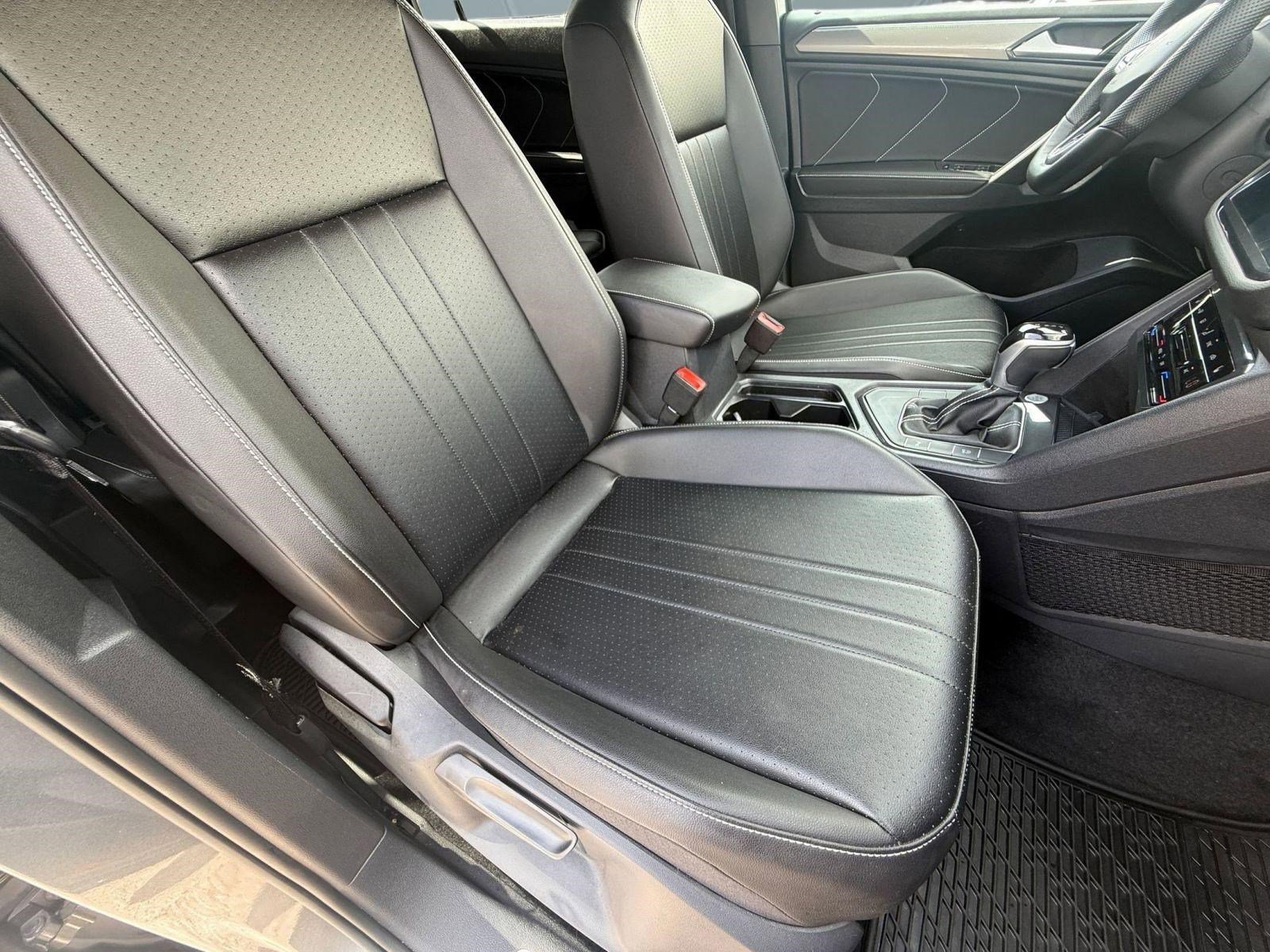 Certified 2022 Volkswagen Tiguan SE R-Line image 21