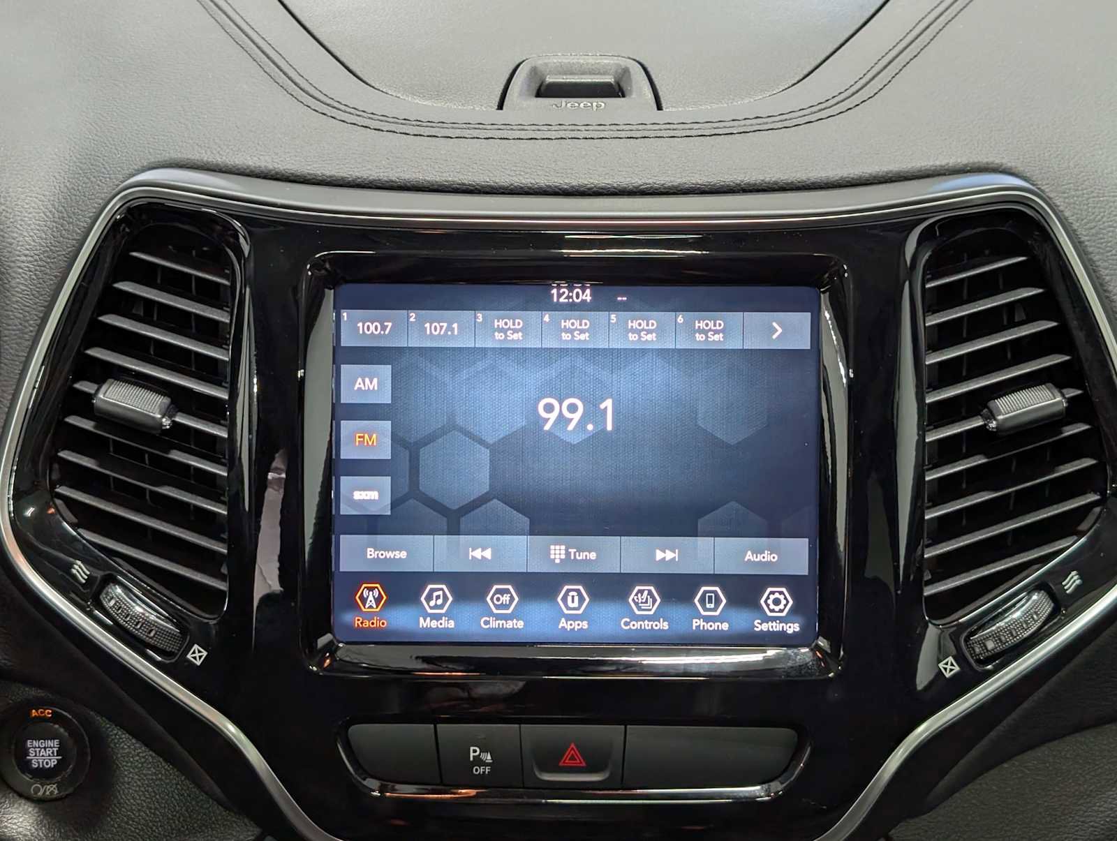 Used 2020 Jeep Cherokee Limited image 18