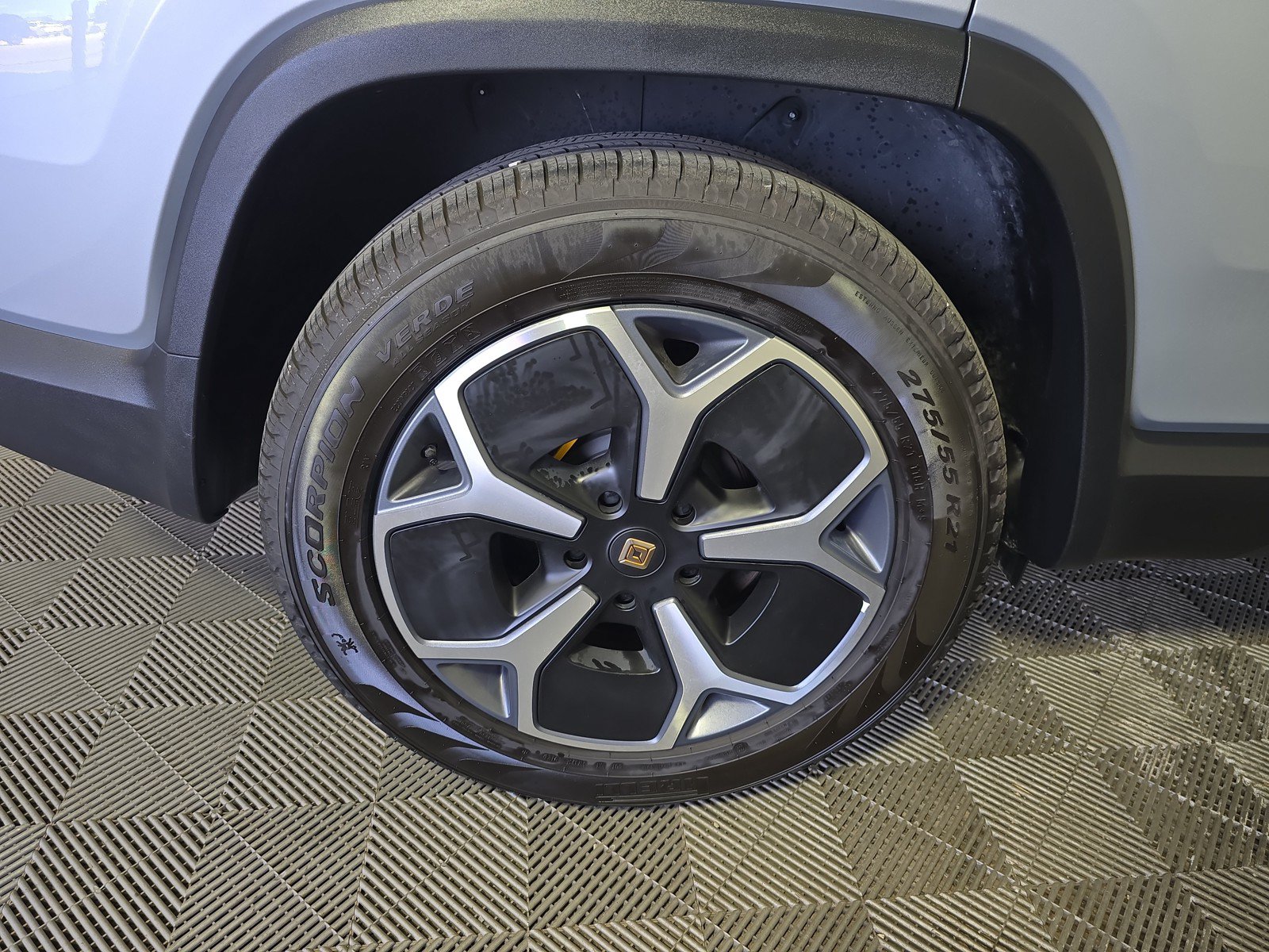Used 2024 Rivian R1S Adventure AWD/4WD image 12