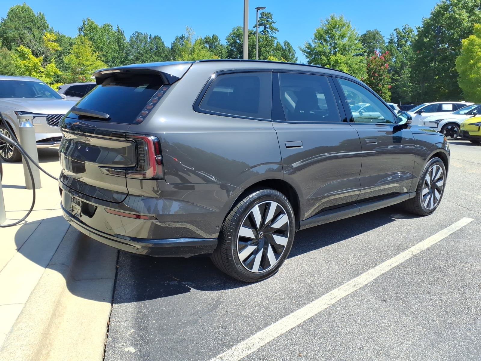 Used 2025 Volvo EX90 Ultra AWD/4WD image 4