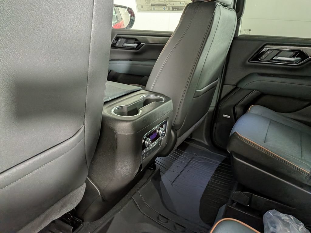 New 2026 GMC Yukon AT4 w/ AT4 Premium Package AWD/4WD image 32