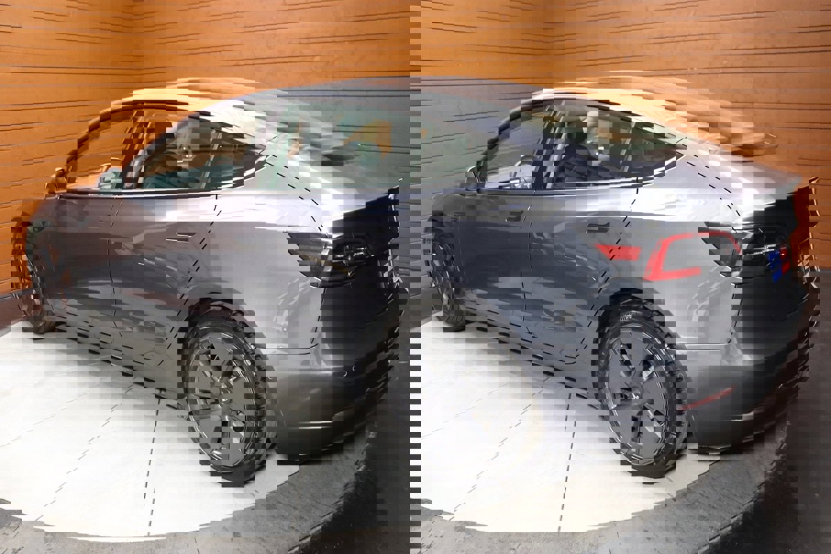 Used 2023 Tesla Model 3 Standard Range image 10