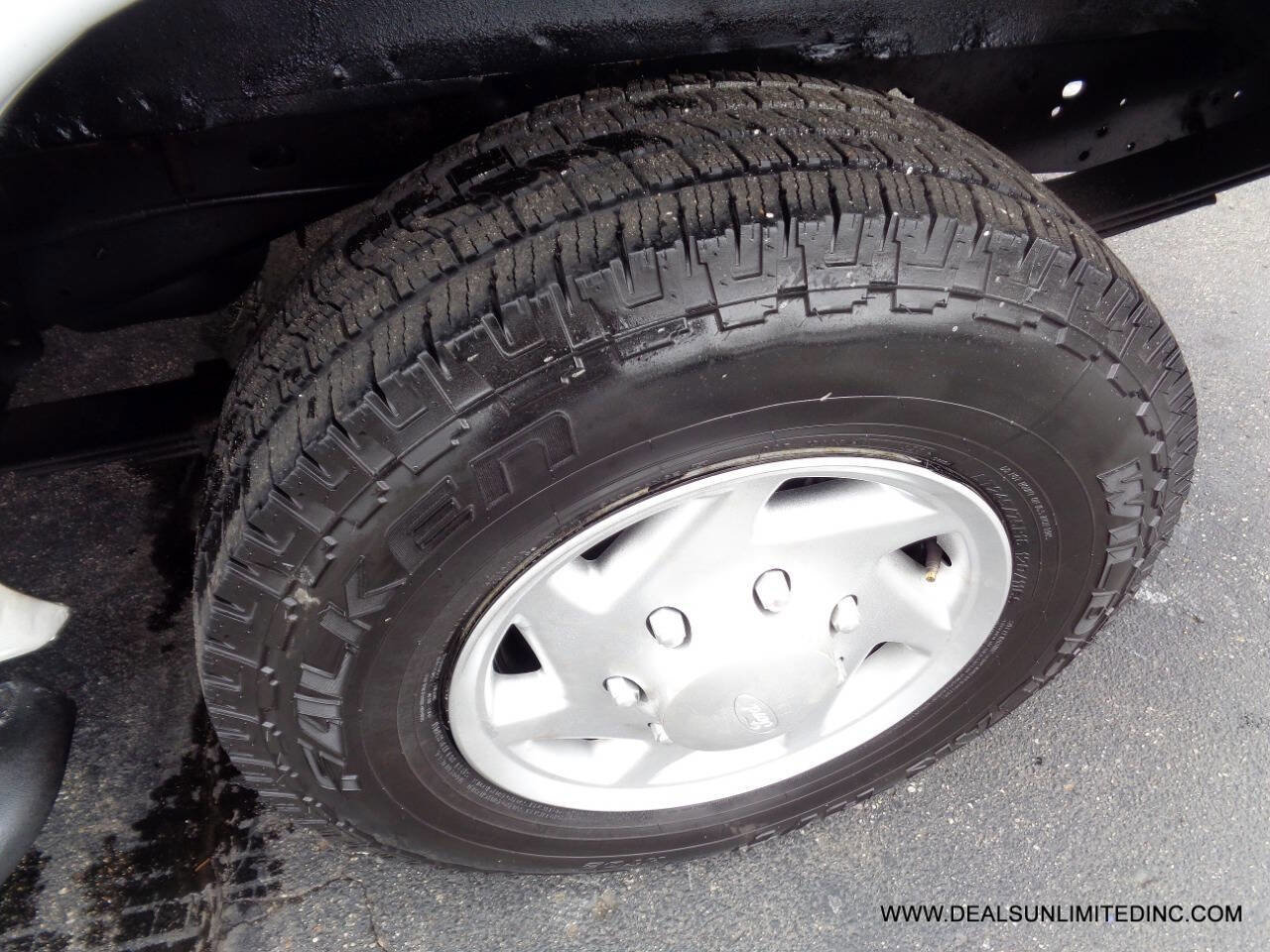 Used 2014 Ford E-250 and Econoline 250 w/ Power Group RWD image 6