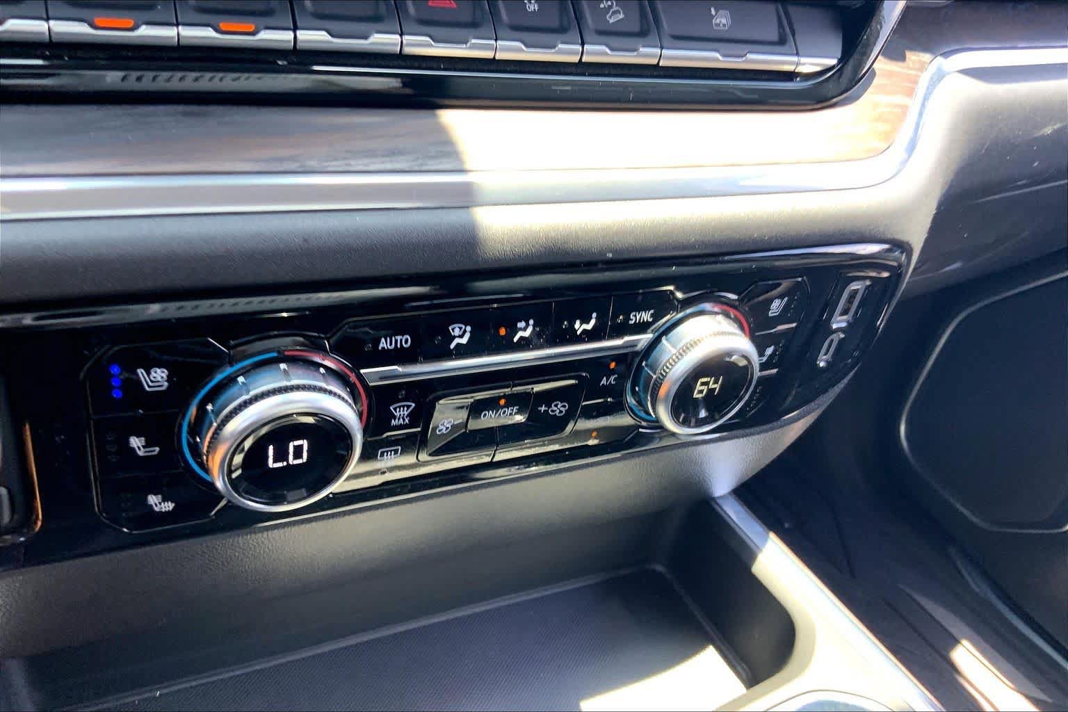 Used 2025 GMC Sierra 1500 SLT AWD/4WD image 32