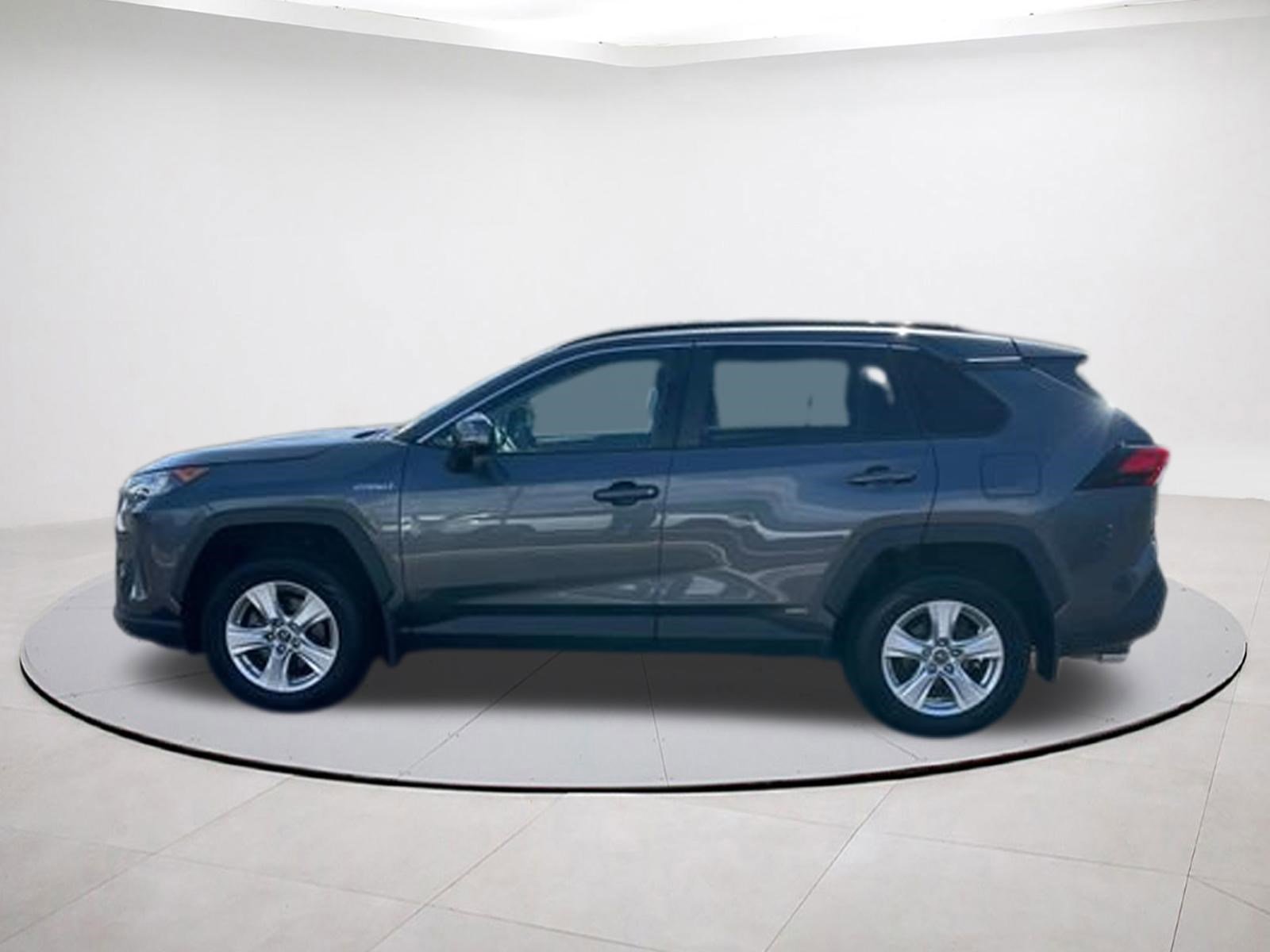 Used 2020 Toyota RAV4 LE w/ All Weather Liner Package AWD/4WD image 4