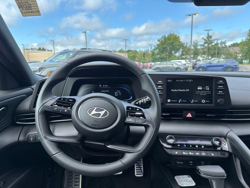 New 2026 Hyundai Elantra SEL Sport FWD image 22