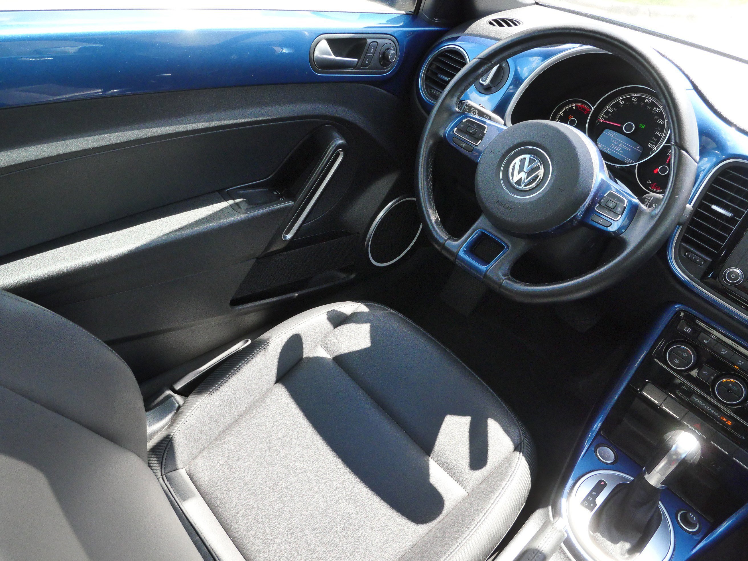 Used 2019 Volkswagen Beetle 2.0T SE FWD image 9