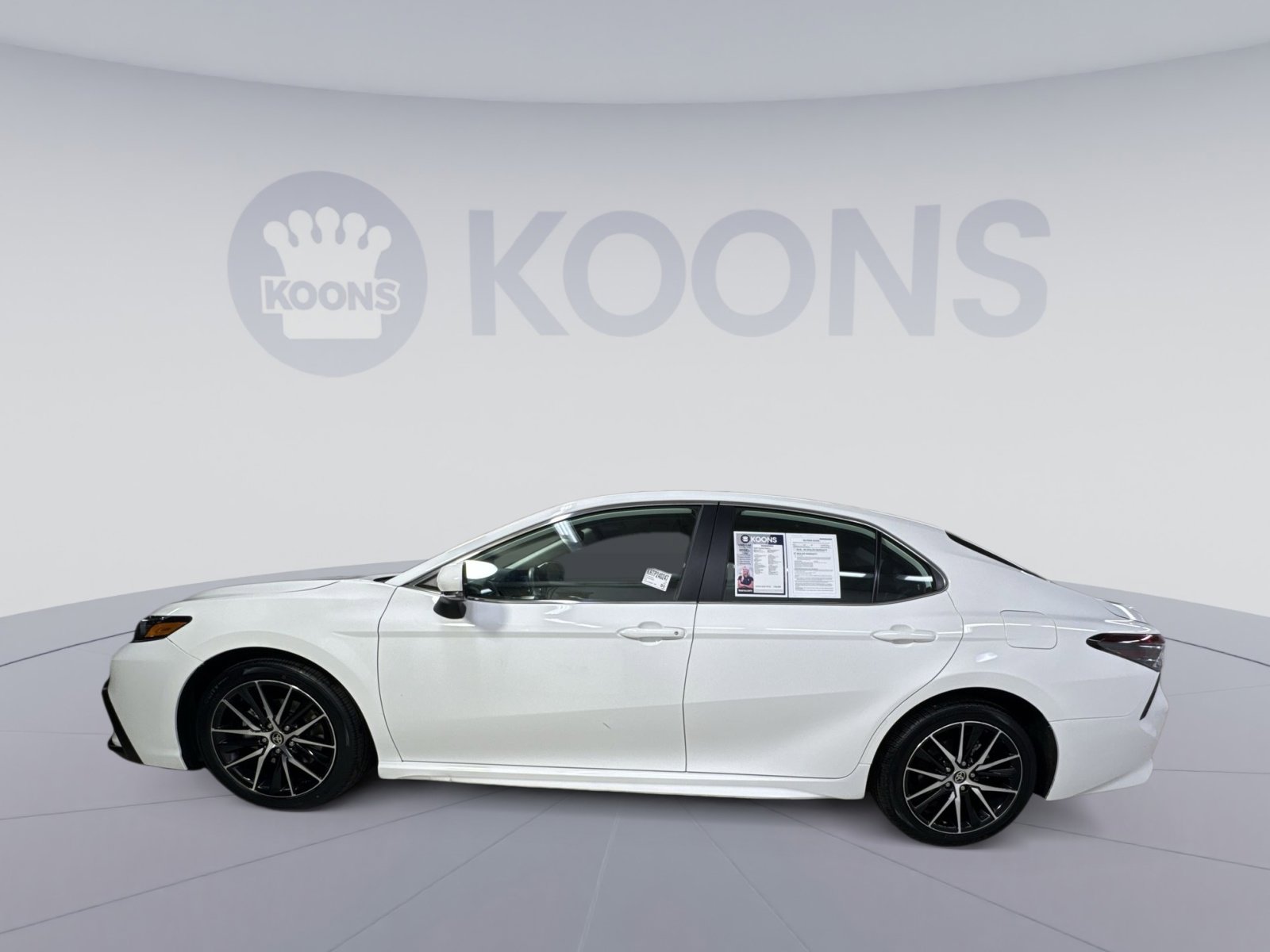 Used 2024 Toyota Camry SE w/ Cold Weather Package image 8