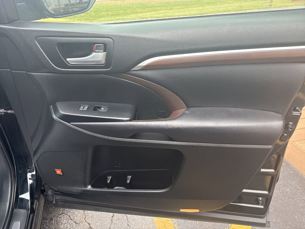 Used 2016 Toyota Highlander Limited image 41