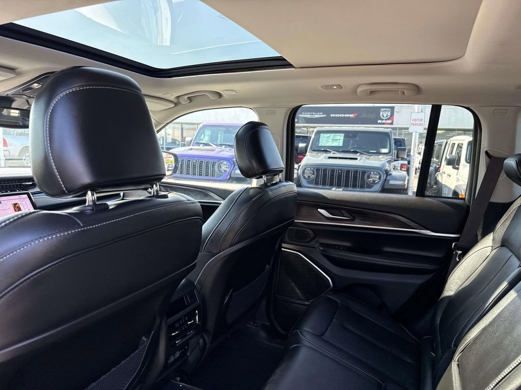 Used 2023 Jeep Grand Cherokee 4WD 4xe image 10