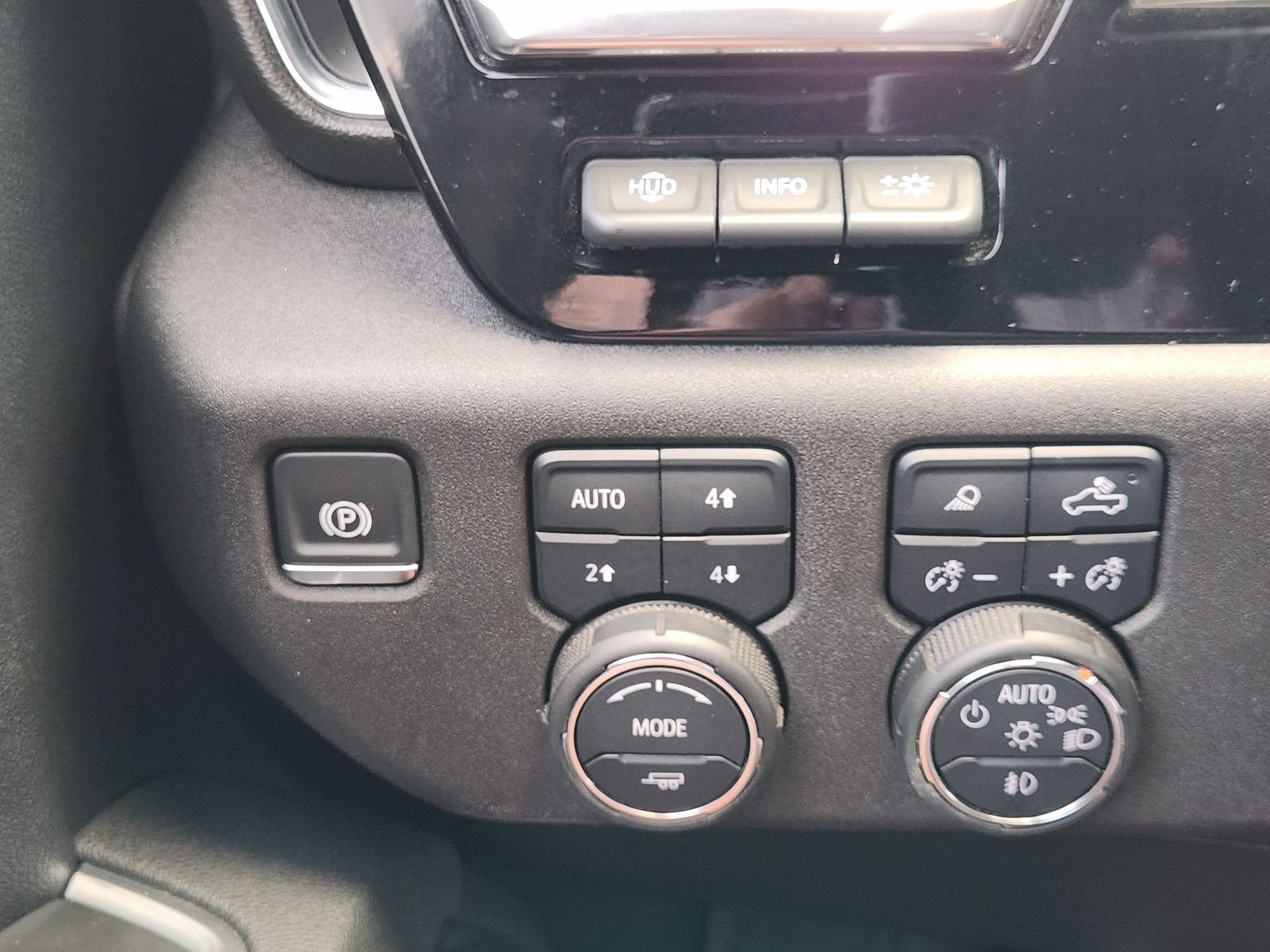 Used 2025 Chevrolet Silverado 3500 High Country w/ High Country Premium Package AWD/4WD image 23
