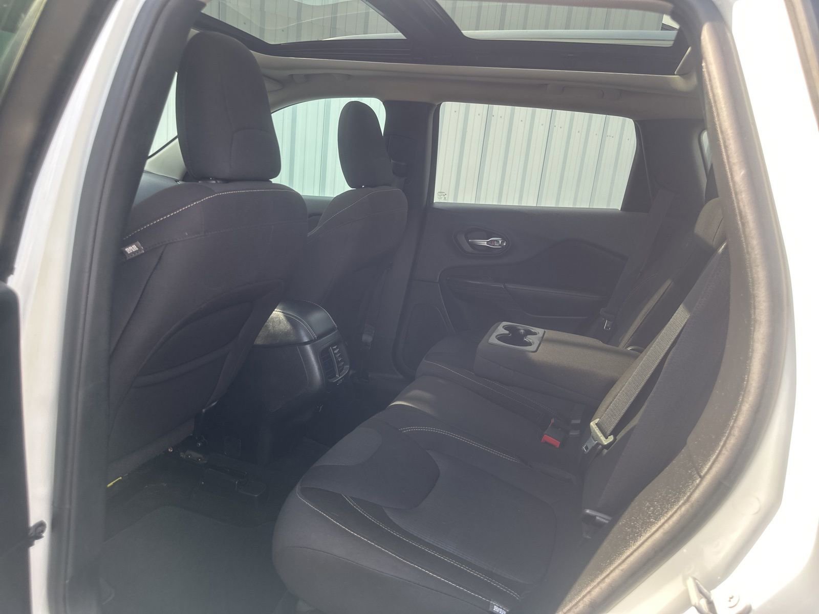 Used 2017 Jeep Cherokee Latitude w/ Comfort/Convenience Group image 12