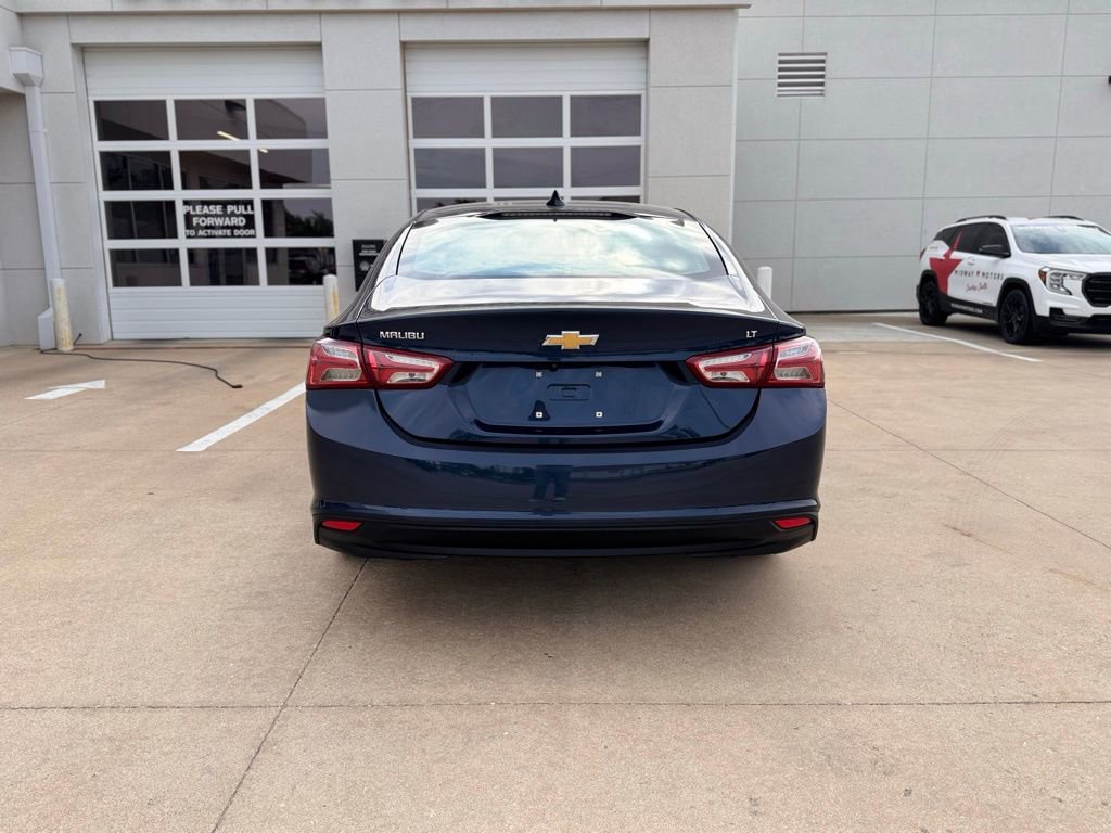 Used 2022 Chevrolet Malibu LT FWD image 5