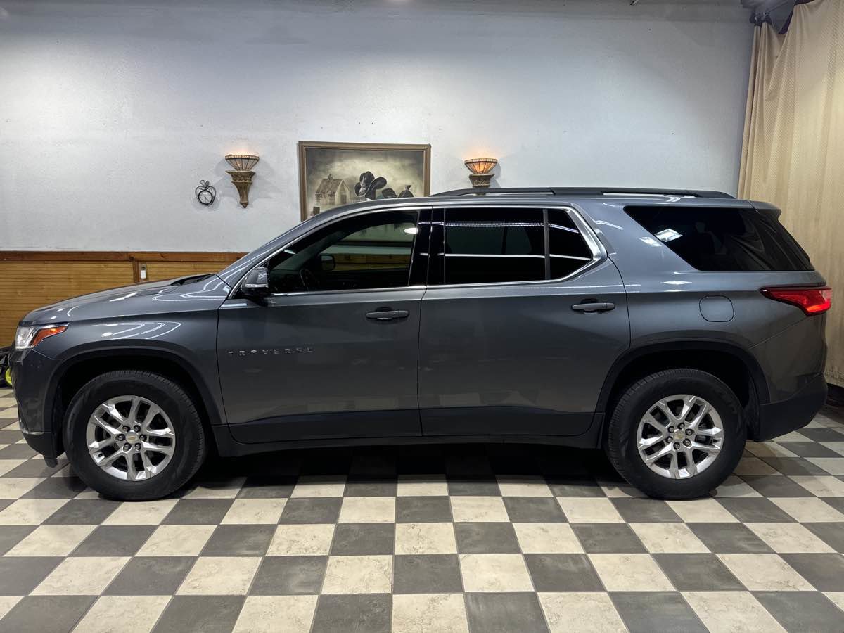 Used 2019 Chevrolet Traverse LT image 2