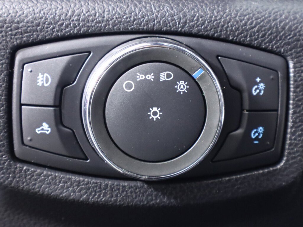 Used 2015 Ford F150 Platinum w/ Equipment Group 701A Luxury image 10