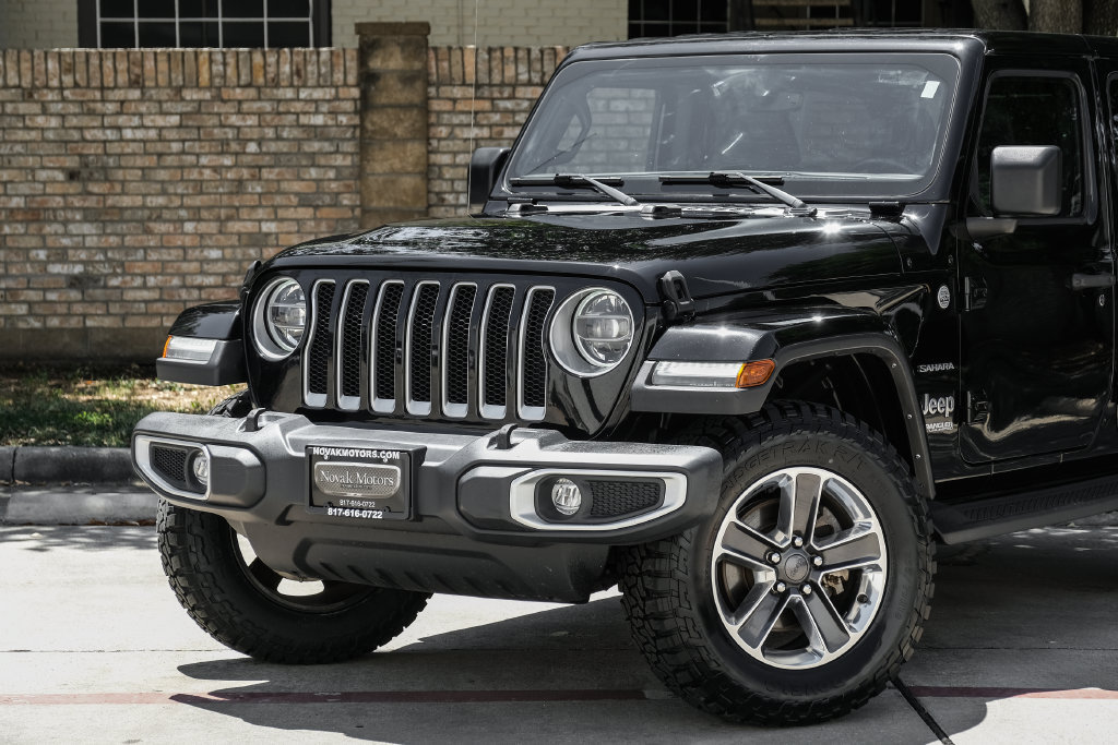 Used 2022 Jeep Wrangler Unlimited Sahara w/ LED Lighting Group AWD/4WD image 13