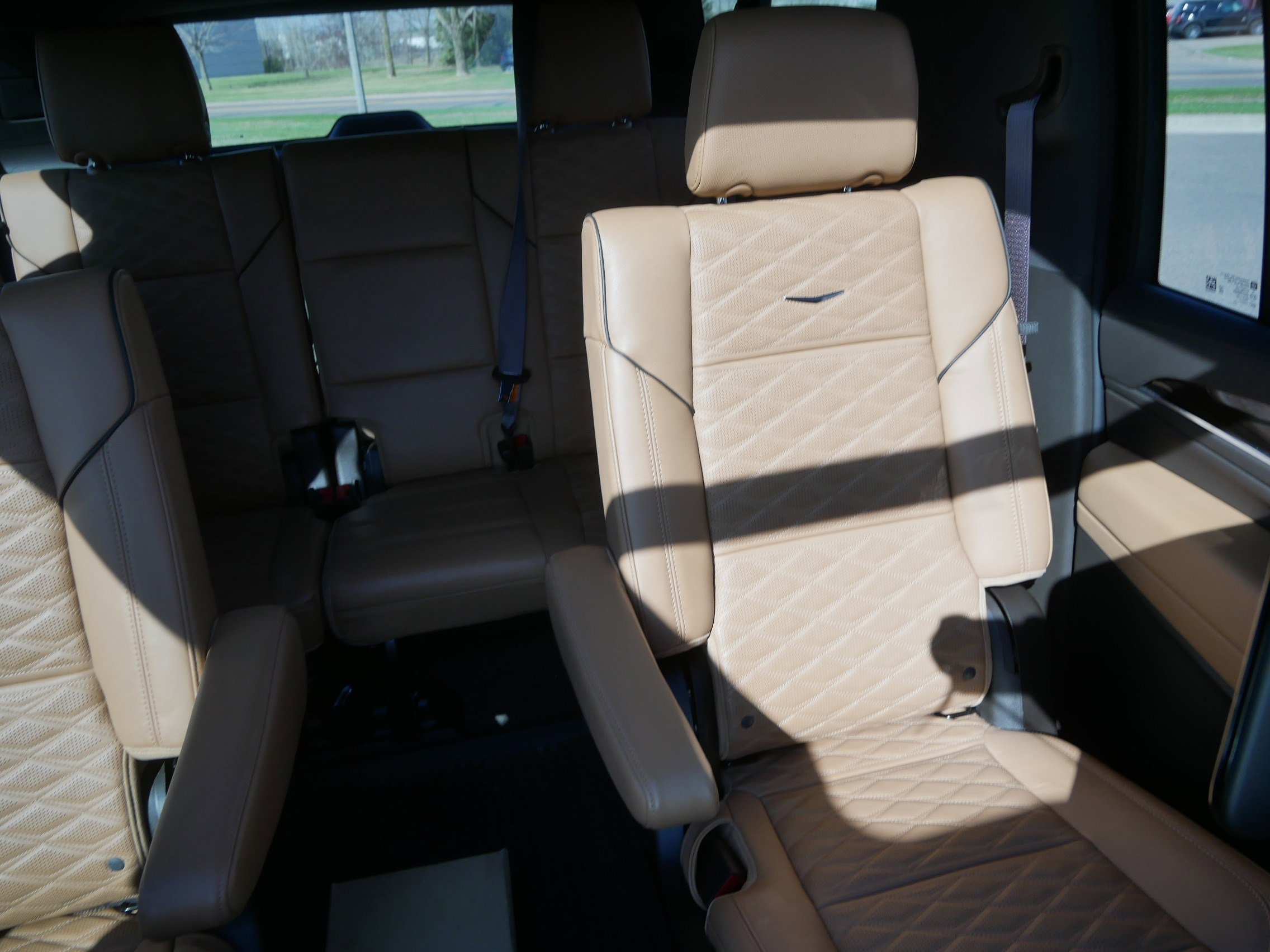 Used 2024 Cadillac Escalade ESV Sport w/ LPO, ONYX Package AWD/4WD image 14