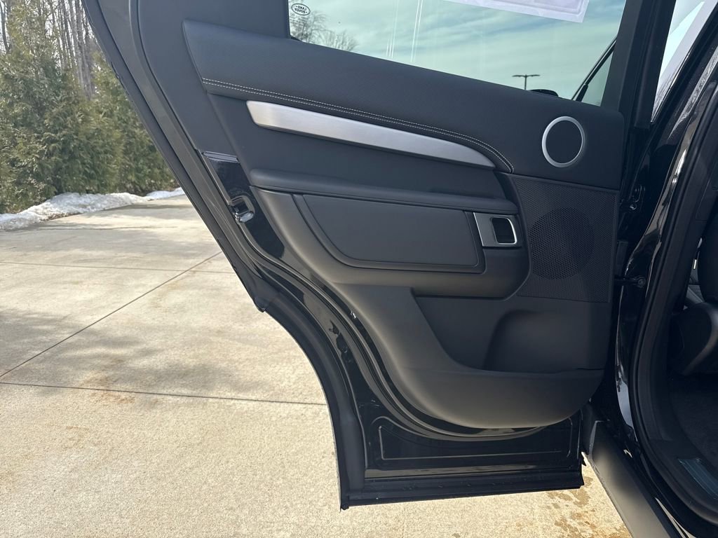 New 2026 Land Rover Discovery Limited Edition image 10