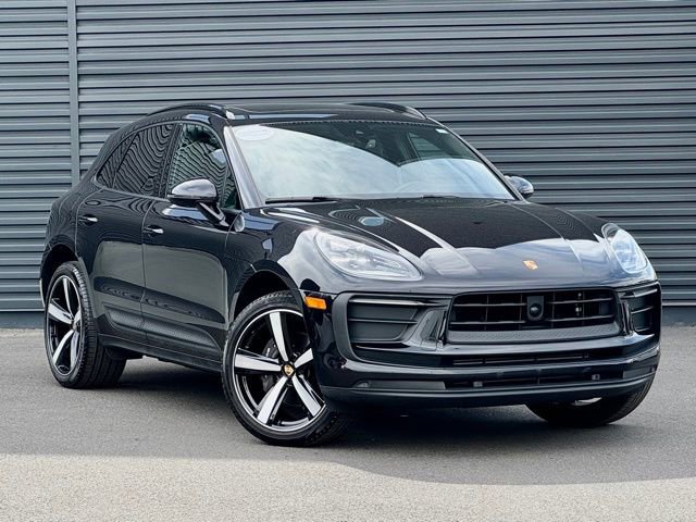 Certified 2025 Porsche Macan image 9