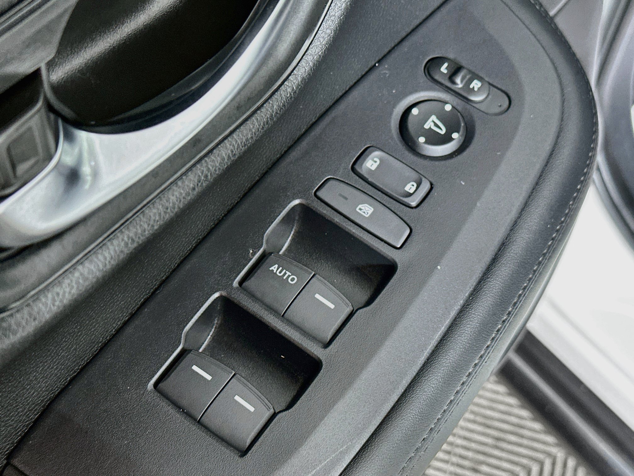 Used 2024 Honda HR-V LX image 17