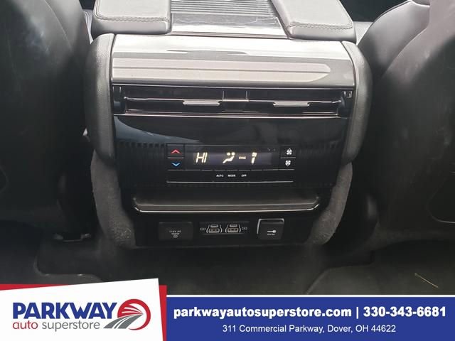 Used 2023 Jeep Wagoneer 4WD w/ Premium Group I image 17