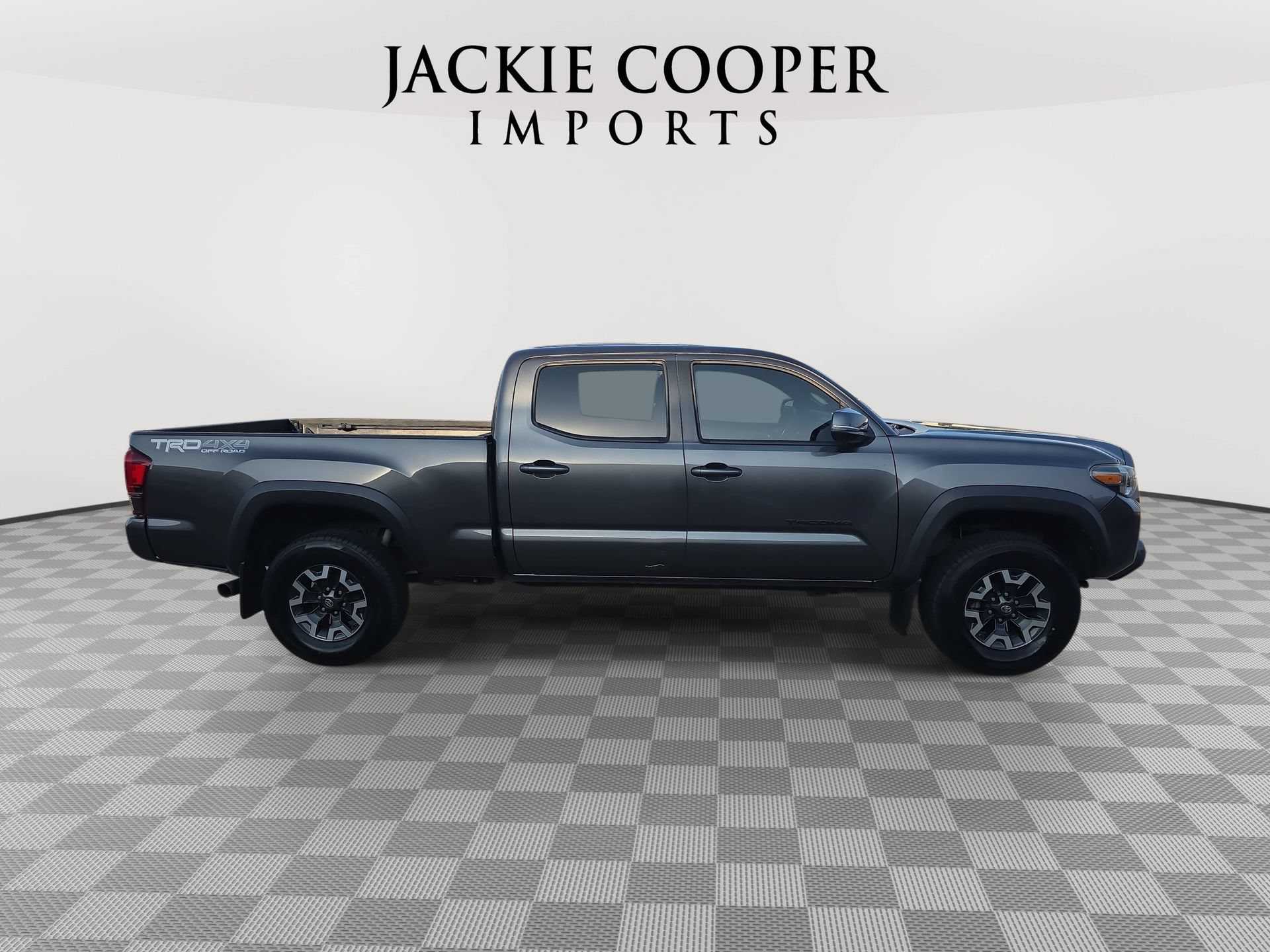 Used 2019 Toyota Tacoma TRD Off-Road w/ Technology Package AWD/4WD image 4