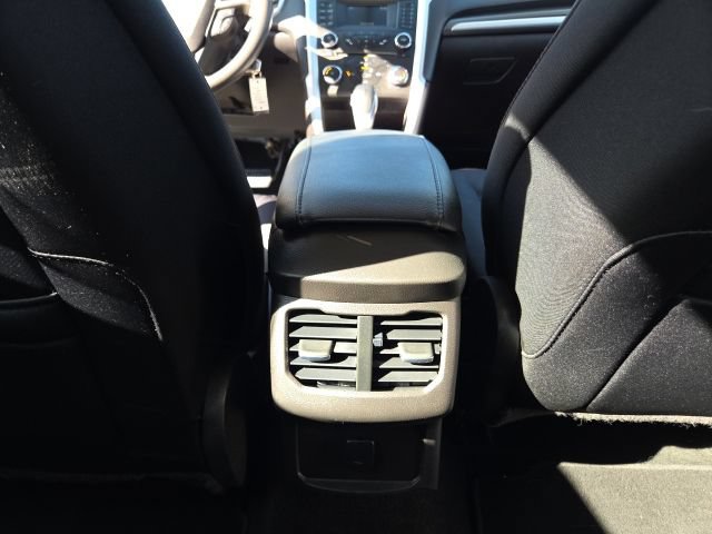 Used 2016 Ford Fusion SE FWD image 23