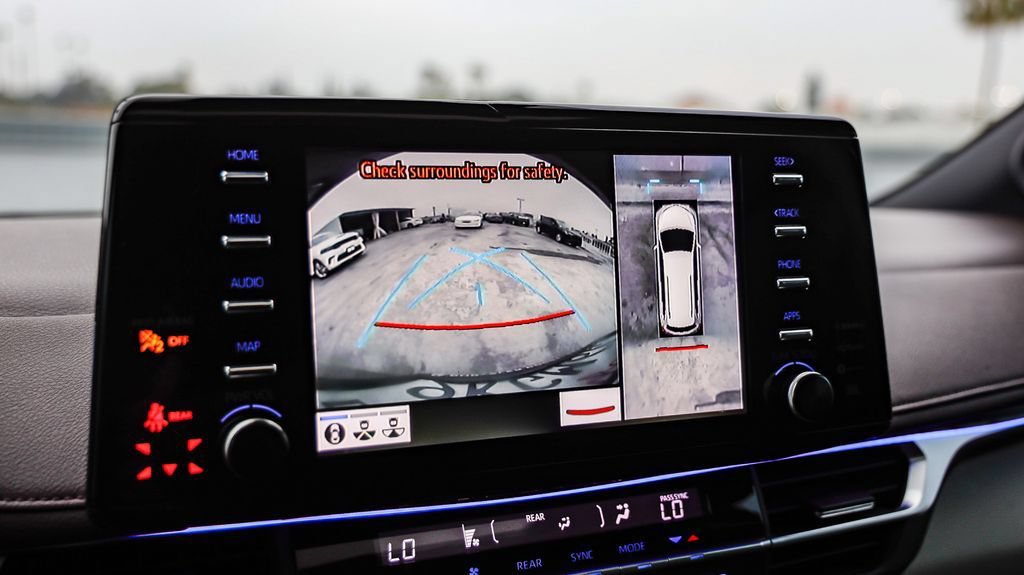 Used 2024 Toyota Sienna Platinum AWD/4WD image 30