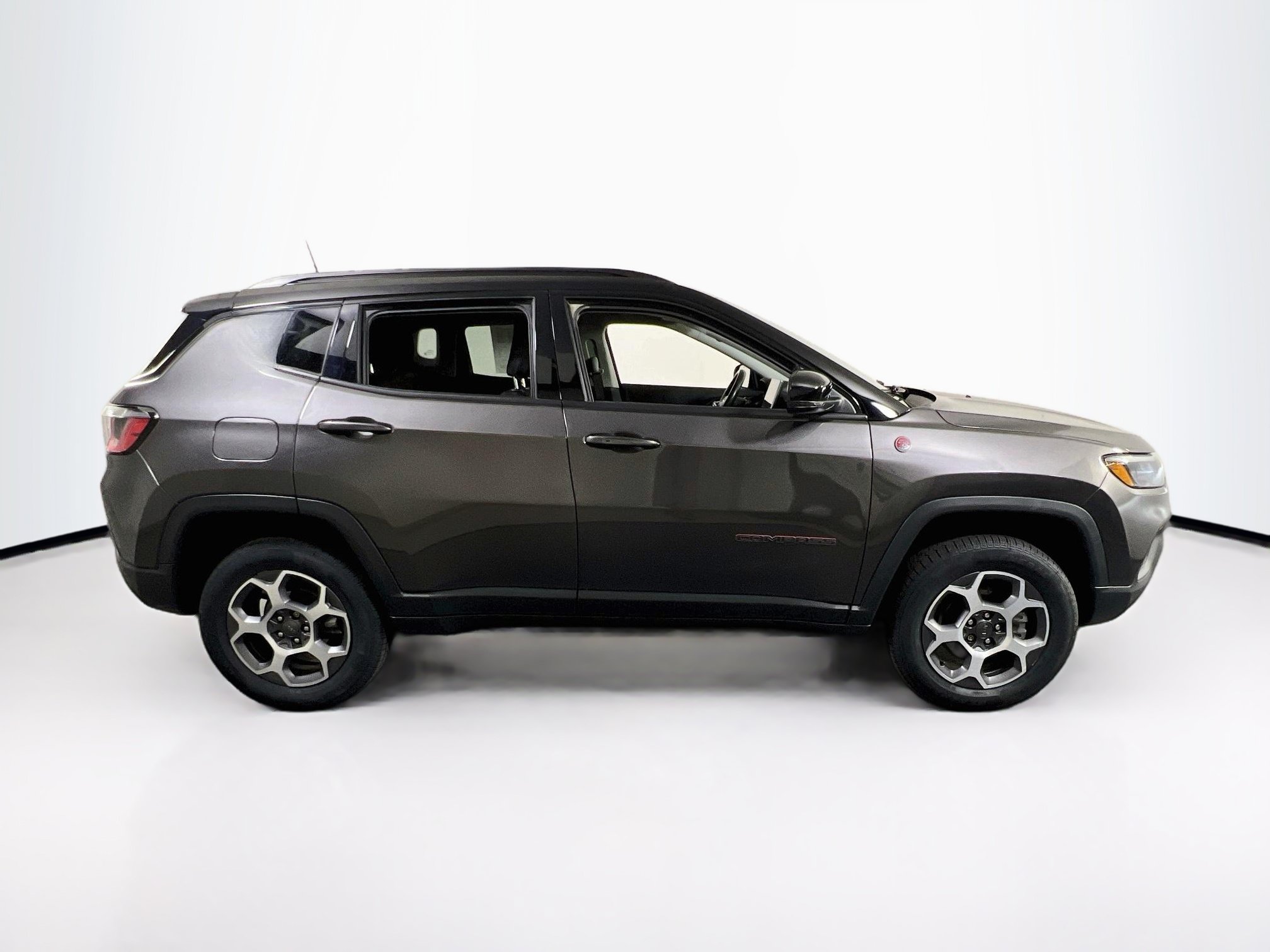 Used 2022 Jeep Compass Trailhawk w/ Sun and Sound Group AWD/4WD image 4