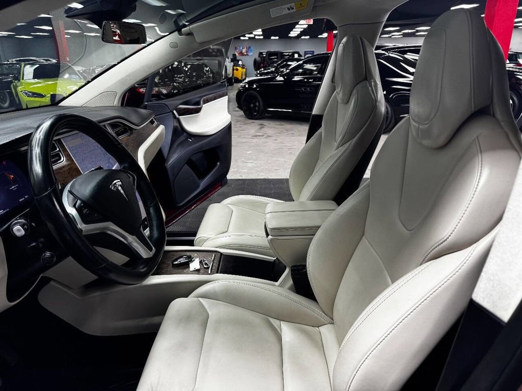 Used 2017 Tesla Model X 75D image 33